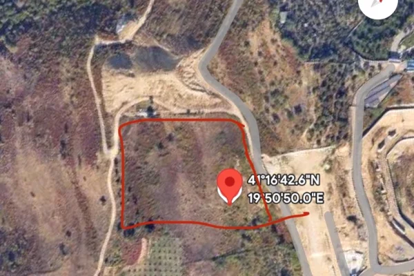 Truall ose Toke ne Tirane - 385,000 Euro