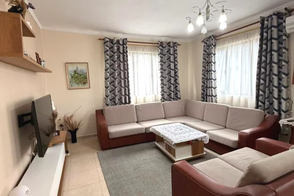 Shtepi ne shitje Apartament ne Tirane, 2+1, Mobilimi E mobiluar, Pagesa 198,000  Euro.