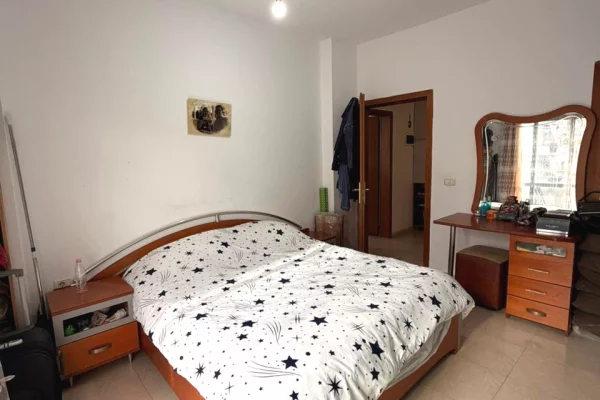 Shtepi ne shitje Apartament ne Tirane, 2+1, Mobilimi E mobiluar, Pagesa 198,000  Euro.
