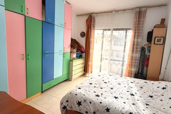 Shtepi ne shitje Apartament ne Tirane, 2+1, Mobilimi E mobiluar, Pagesa 198,000  Euro.