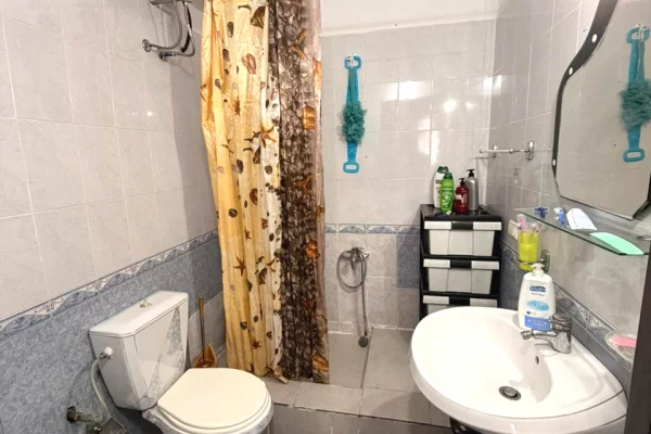 Shtepi ne shitje Apartament ne Tirane, 2+1, Mobilimi E mobiluar, Pagesa 198,000  Euro.