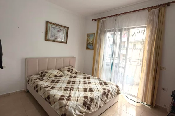 Shtepi ne shitje Apartament ne Tirane, 2+1, Mobilimi E mobiluar, Pagesa 198,000  Euro.