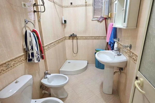 Shtepi ne shitje Apartament ne Durres, 1+1, Mobilimi E mobiluar, Pagesa 80,000  Euro.