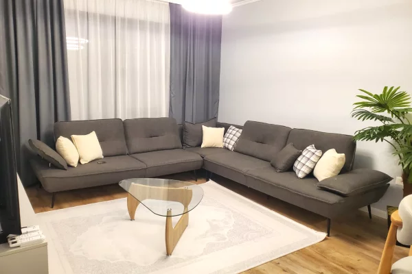 Shtepi me qera Apartament ne Tirane, 2+1, Mobilimi E mobiluar, Pagesa 130,000  Leke.