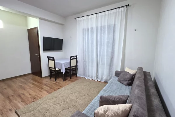 Shtepi me qera 1+1 ne Tirane - 43,000 Leke