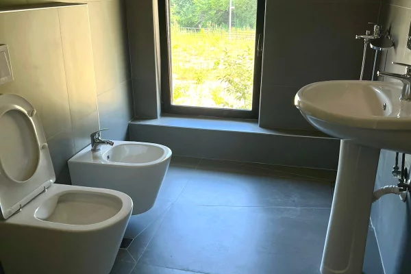 Shtepi me qera Apartament ne Tirane, 3+1, Mobilimi E mobiluar, Pagesa 1,400  Euro.