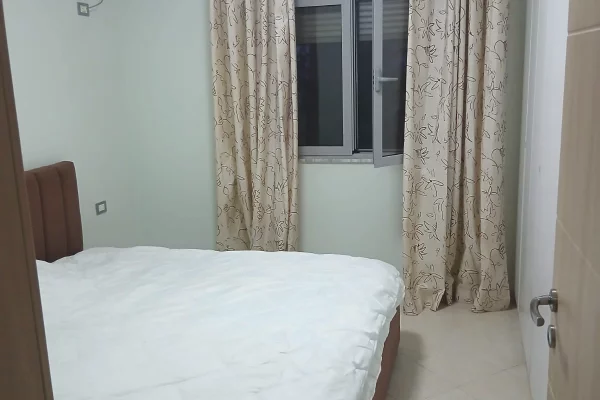 Shtepi ne shitje Apartament ne Tirane, 1+1, Mobilimi E mobiluar, Pagesa 125,000  Euro.