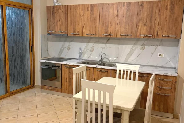 Shtepi me qera 2+1 ne Tirane - 450 Euro