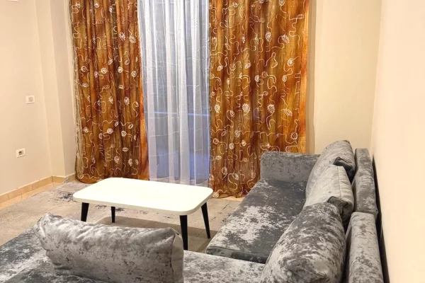 Shtepi me qera 2+1 ne Tirane - 450 Euro