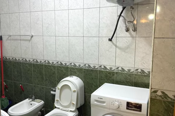 Shtepi me qera Apartament ne Tirane, 2+1, Mobilimi Pjeserisht e mobiluar, Pagesa 450  Euro.