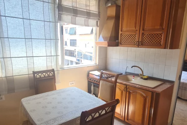 Shtepi me qera 3+1 ne Tirane - 50,000 Leke