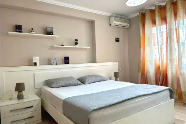 Shtepi me qera 1+1 ne Tirane - 900 Euro
