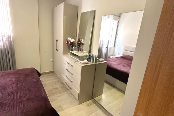 Shtepi me qera 2+1 ne Tirane - 50,000 Leke