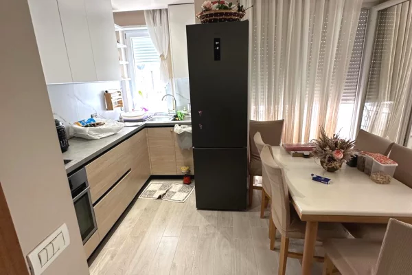 Shtepi me qera Apartament ne Tirane, 2+1, Mobilimi E mobiluar, Pagesa 50,000  Leke.