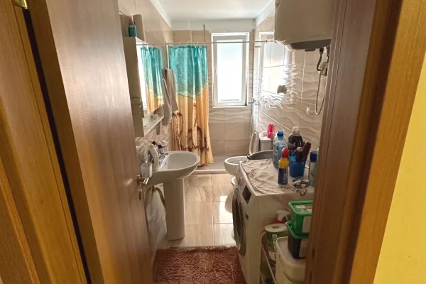 Shtepi me qera Apartament ne Tirane, 2+1, Mobilimi E mobiluar, Pagesa 50,000  Leke.