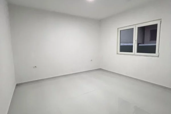 Shtepi me qera Shtepi Private ne Tirane, 2+1, Mobilimi Bosh, pa mobiluar, Pagesa 800  Euro.