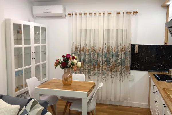 Shtepi me qera Apartament ne Tirane, 1+1, Mobilimi E mobiluar, Pagesa 750  Euro.