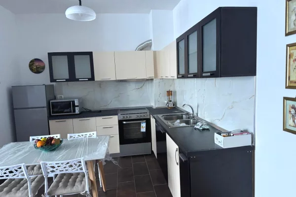 Shtepi me qera 2+1 ne Tirane - 43,000 Leke