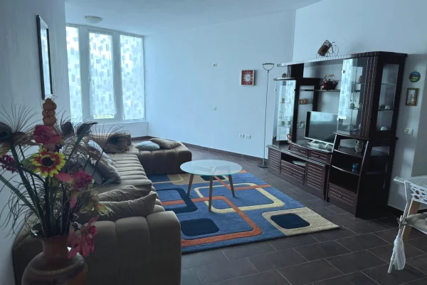 Shtepi me qera 2+1 ne Tirane - 43,000 Leke