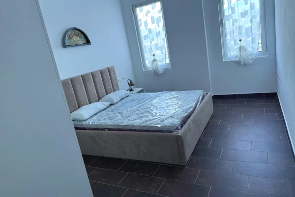 Shtepi me qera 2+1 ne Tirane - 43,000 Leke