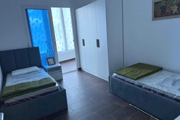 Shtepi me qera Apartament ne Tirane, 2+1, Mobilimi E mobiluar, Pagesa 43,000  Leke.