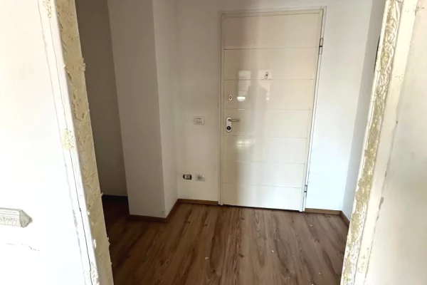 Shtepi me qera Apartament ne Tirane, 2+1, Mobilimi Bosh, pa mobiluar, Pagesa 1,200  Euro.