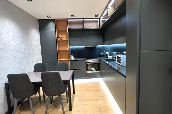 Shtepi me qera 2+1 ne Tirane - 2,000 Euro