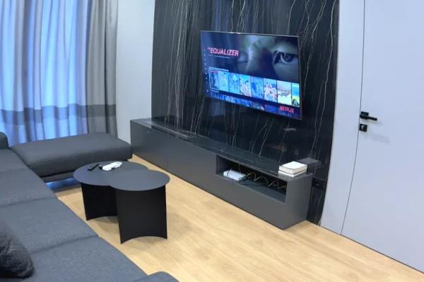 Shtepi me qera 2+1 ne Tirane - 2,000 Euro