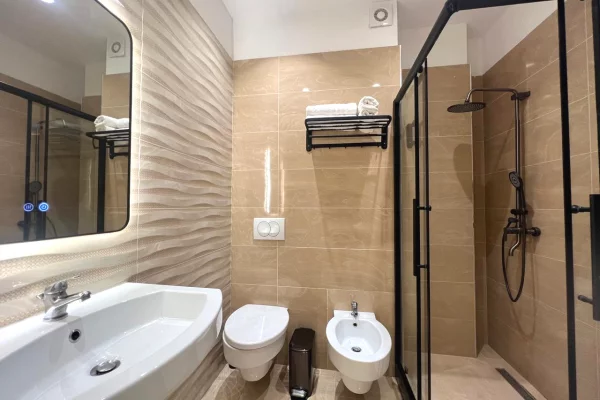 Shtepi me qera Apartament ne Tirane, 2+1, Mobilimi E mobiluar, Pagesa 1,600  Euro.