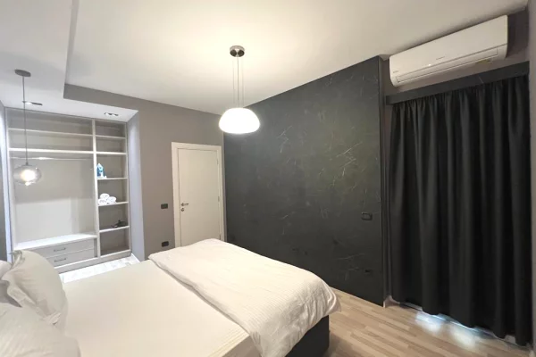 Shtepi me qera Apartament ne Tirane, 1+1, Mobilimi E mobiluar, Pagesa 1,400  Euro.