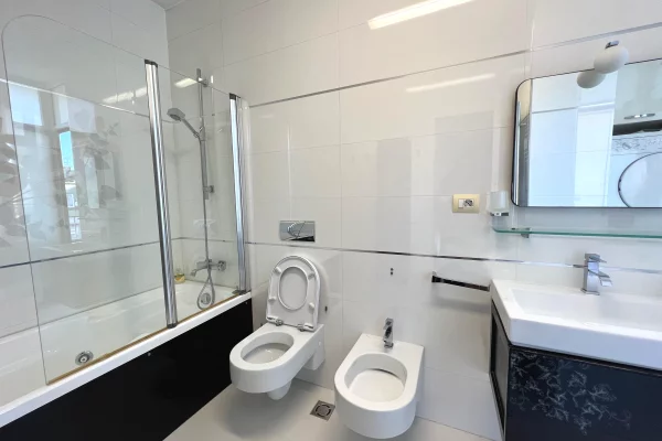 Shtepi me qera Apartament ne Tirane, 2+1, Mobilimi E mobiluar, Pagesa 160,000  Leke.