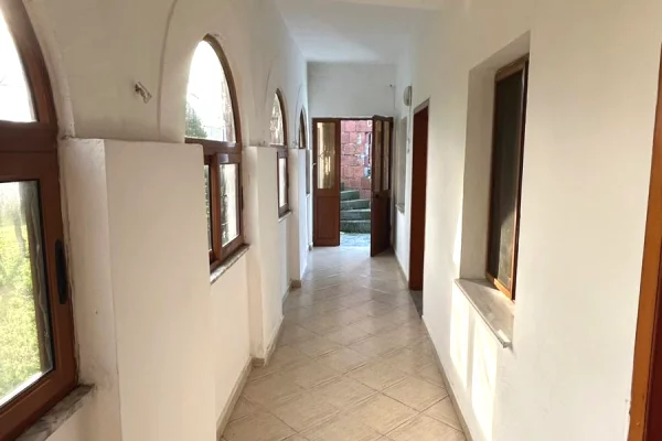 Shtepi me qera Apartament ne Tirane, 1+1, Mobilimi E mobiluar, Pagesa 30,000  Leke.