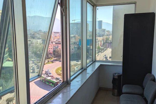 Ambiente Commerciale in Affitto 3+1 a Tirana - 800 Euro