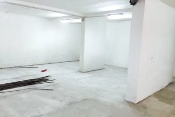 Ambiente Commerciale in Vendita 3+1 a Tirana - 270,000 Euro