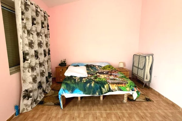 Shtepi ne shitje Apartament ne Tirane, 2+1, Mobilimi E mobiluar, Pagesa 175,000  Euro.