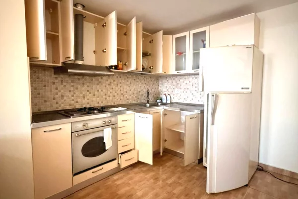 Shtepi ne shitje Apartament ne Tirane, 2+1, Mobilimi E mobiluar, Pagesa 175,000  Euro.