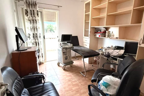 Shtepi ne shitje Apartament ne Tirane, 2+1, Mobilimi E mobiluar, Pagesa 175,000  Euro.