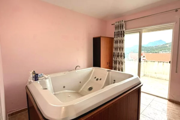 Shtepi ne shitje Apartament ne Tirane, 2+1, Mobilimi E mobiluar, Pagesa 175,000  Euro.