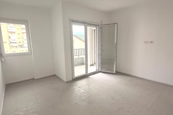 Shtepi ne shitje Apartament ne Tirane, 1+1, Mobilimi Bosh, pa mobiluar, Pagesa 203,448  Euro.