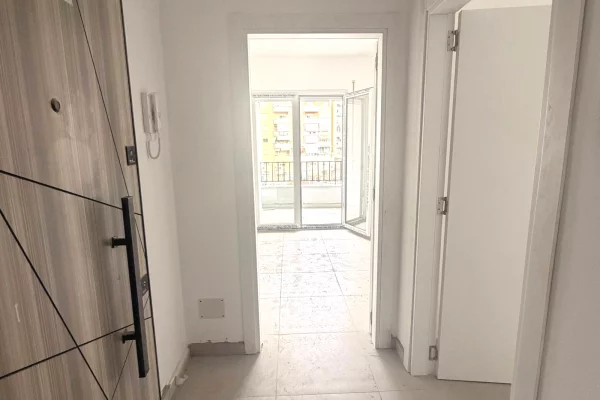 Shtepi me qera Apartament ne Tirane, 1+1, Mobilimi Bosh, pa mobiluar, Pagesa 800  Euro.