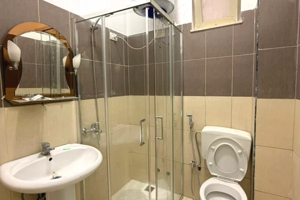 Shtepi ne shitje Apartament ne Tirane, 2+1, Mobilimi Pjeserisht e mobiluar, Pagesa 110,000  Euro.