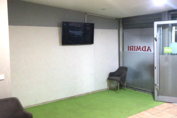 Shitet ambient   biznesi tek Komuna e Parisit/300,000 euro 