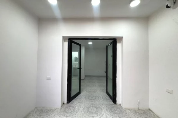 Business Property for Rent 1+1 in Tirana - 50,000 Leke