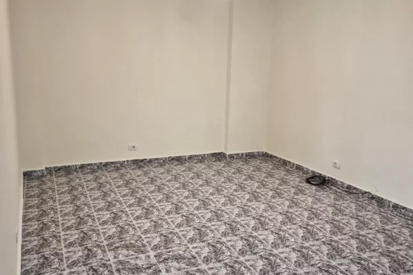Shtepi me qera Apartament ne Tirane, 3+1, Mobilimi Pjeserisht e mobiluar, Pagesa 700  Euro.