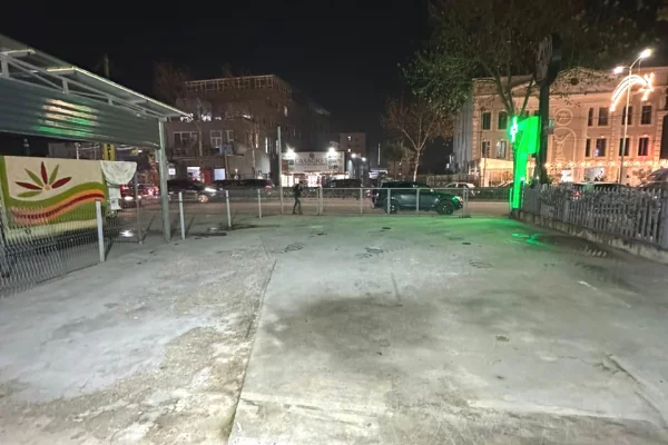 Ambiente Commerciale in Affitto 6+1 a Tirana - 100,000 Leke