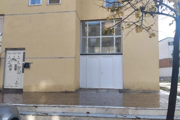 Ambiente Commerciale in Affitto 1+1 a Tirana - 1,500 Euro