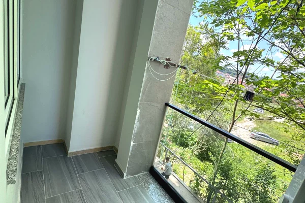 Shtepi me qera Apartament ne Tirane, 1+1, Mobilimi Pjeserisht e mobiluar, Pagesa 40,000  Leke.