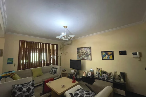 Shtepi me qera 3+1 ne Tirane - 1,500 Euro