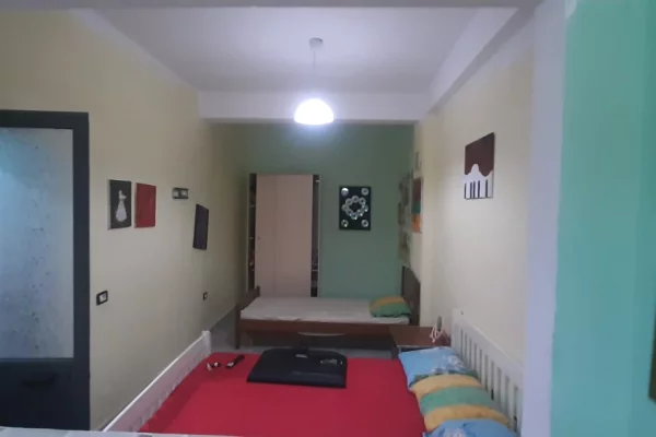 Shtepi ne shitje Apartament ne Durres, 1+1, Mobilimi E mobiluar, Pagesa 60,000  Euro.
