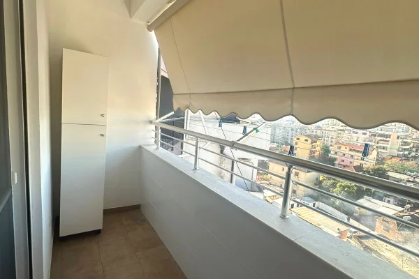 Shtepi ne shitje Apartament ne Tirane, 2+1, Mobilimi E mobiluar, Pagesa 210,000  Euro.